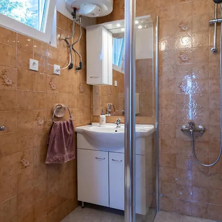 2 Bedroom In דירה *