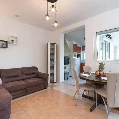 דירה 2 Bedroom In קרניצה